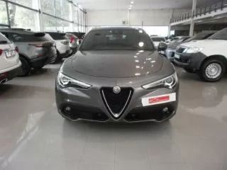 Usado Alfa Romeo Stelvio Super 210 CV (154 kW) 2018 Gris SUV