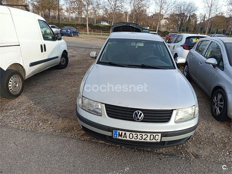 Gris / plata Usado 1998 VW Passat Berlina | 1600 € (Precio justo) - Imagen 1/4