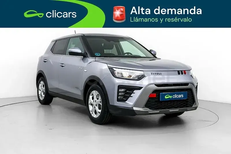 Usado SsangYong Tivoli 163 CV (119 kW) 2024 Gris / plata SUV
