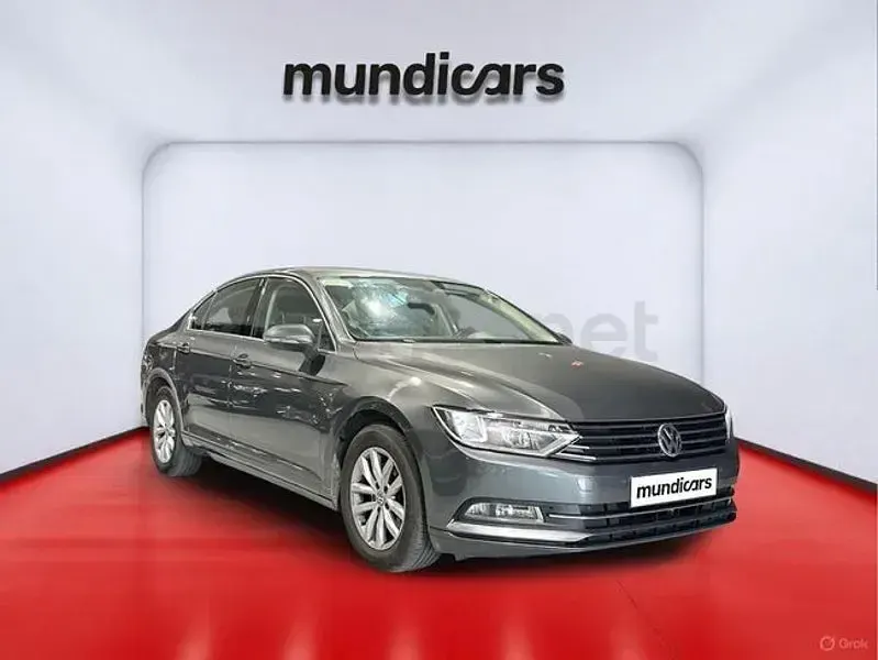 Usado VW Passat Advance 150 CV (110 kW) 2017 Gris / plata Familiar