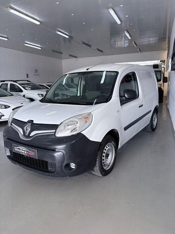 Begagnad Renault Kangoo 75 HK (55 kW) 2018 Vit Minibuss