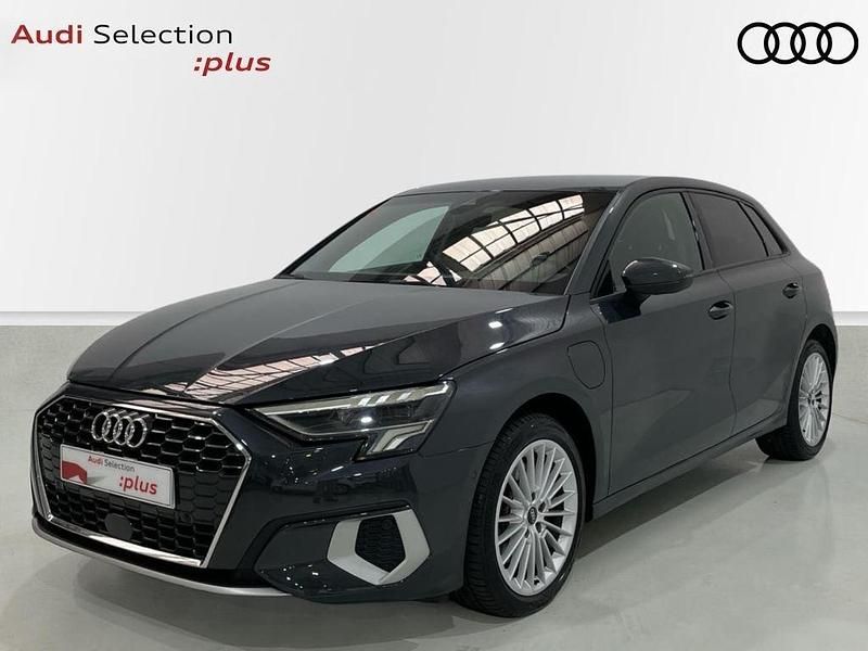 Usado Audi A3 e-tron Advanced Plus 204 CV (150 kW) 2021 Gris Utilitario