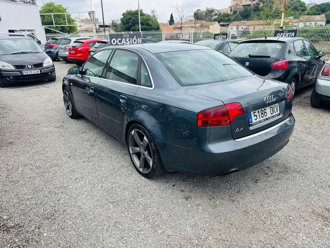 Usado Audi A4 204 HP (150 kW) 2006 Cinzento Sedan