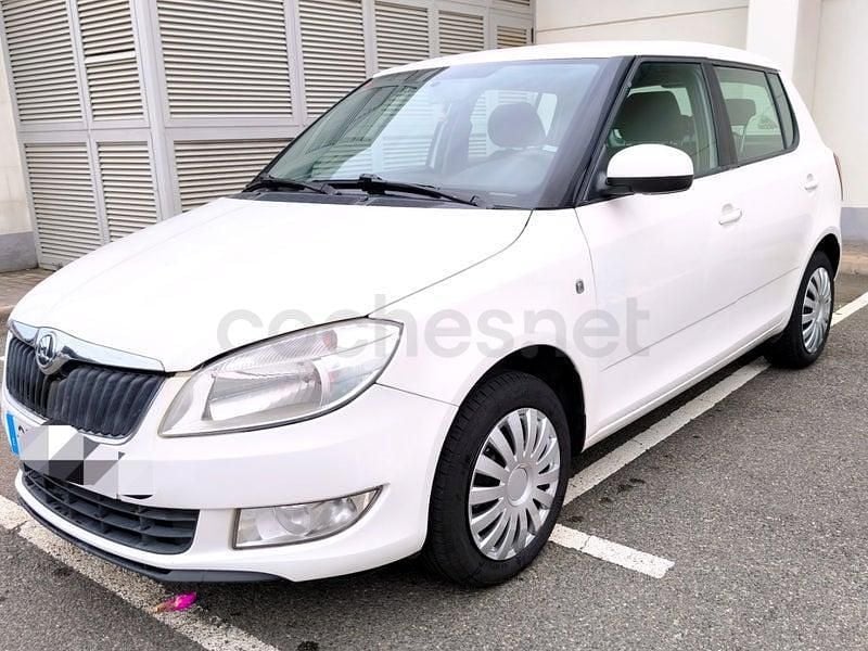 Usado Skoda Fabia Elegance 105 HP (77 kW) 2014 Branco Sedan