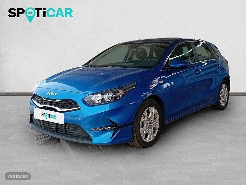 Azul Usado 2024 Kia Ceed Berlina | 18.800 € (Precio justo) - Imagen 1/4