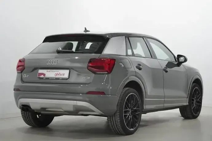 Usado Audi Q2 Sport 150 CV (110 kW) 2018 Gris / plata SUV