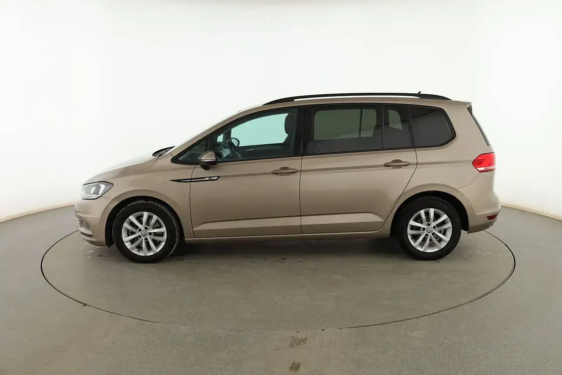 Usado VW Touran Advance 150 CV (110 kW) 2017 Amarillo Monovolumen