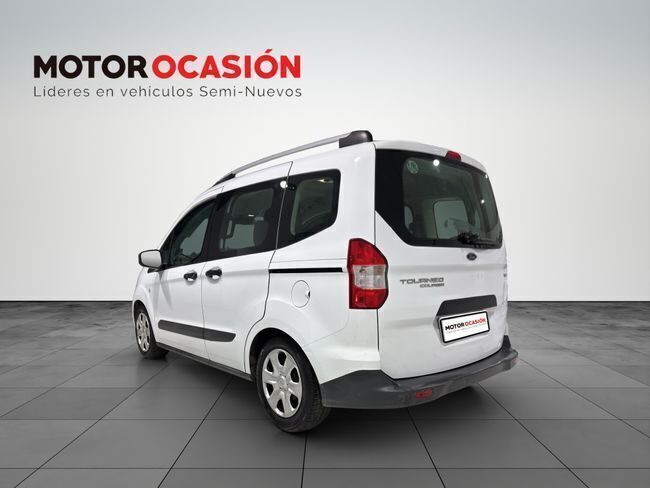 Usado Ford Tourneo Courier Trend 100 CV (73 kW) 2015 Blanco Monovolumen