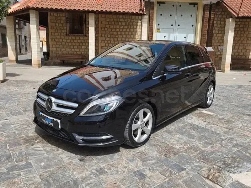 Usado Mercedes B200 136 CV (100 kW) 2014 Negro Utilitario