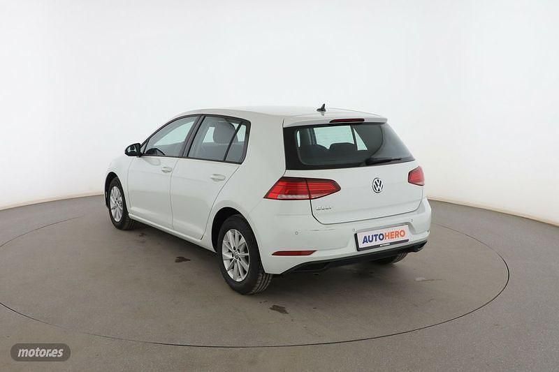 Usado VW Golf VII 116 CV (85 kW) 2019 Blanco Berlina