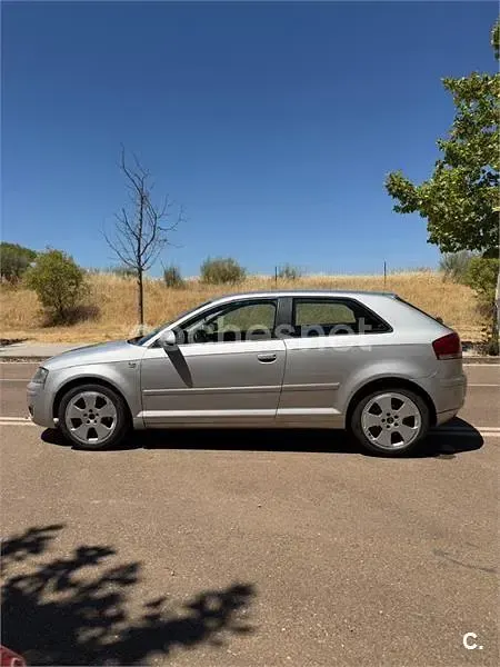 Usado Audi A3 Ambition 105 CV (77 kW) 2005 Gris / plata Utilitario