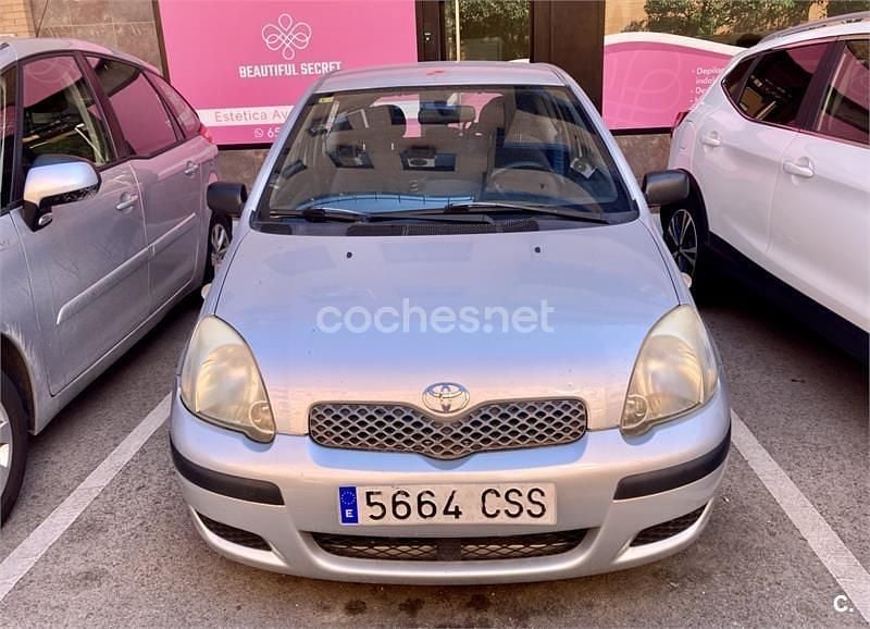 Usado Toyota Yaris T3 75 CV (55 kW) 2004 Gris / plata Berlina