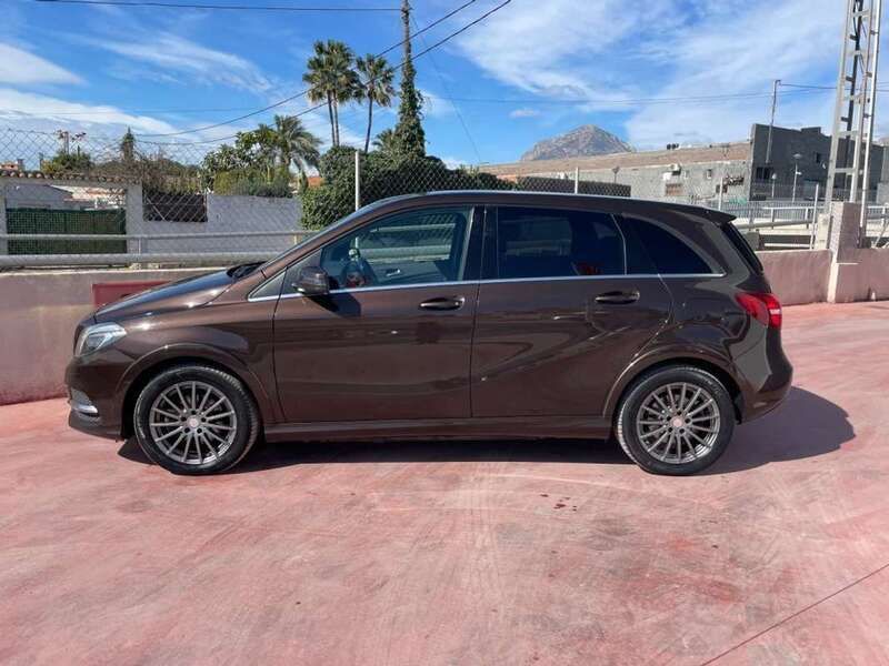 Usado Mercedes B250e 131 kW (179 CV) 2016 Marrón Monovolumen
