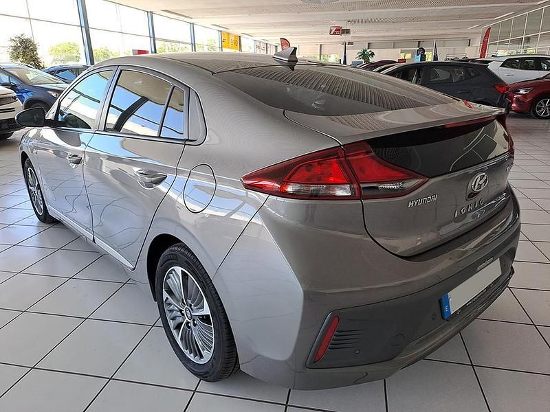 Usado Hyundai Ioniq Style 141 CV (103 kW) 2021 Gris Utilitario