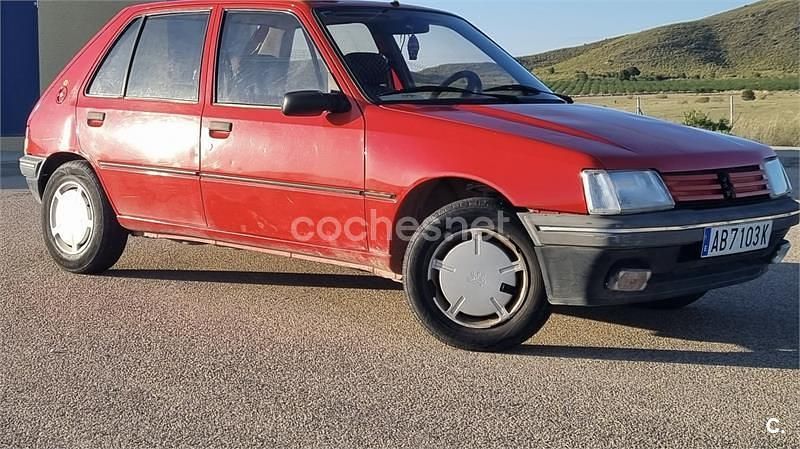 Rojo Usado 1990 Peugeot 205 Berlina | 1500 € - Imagen 1/1