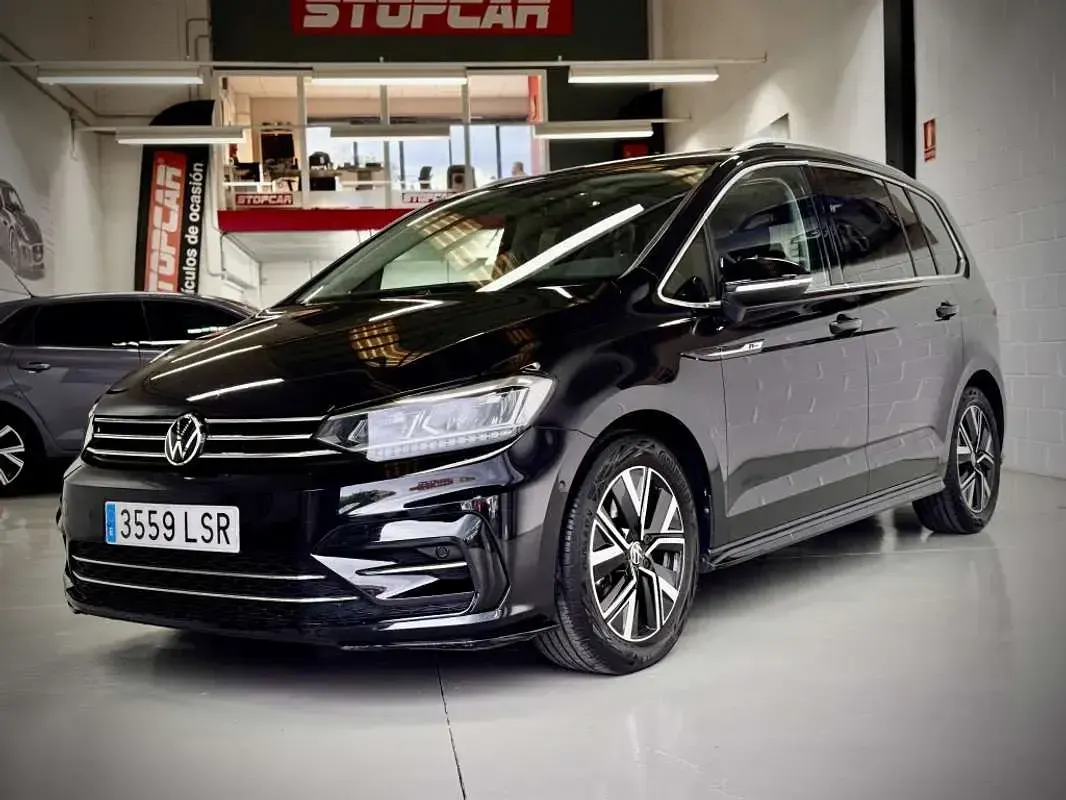 Usado VW Touran Sport 150 CV (110 kW) 2021 Negro Monovolumen