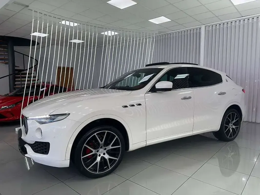 Usado Maserati Levante 275 CV (202 kW) 2018 Blanco SUV
