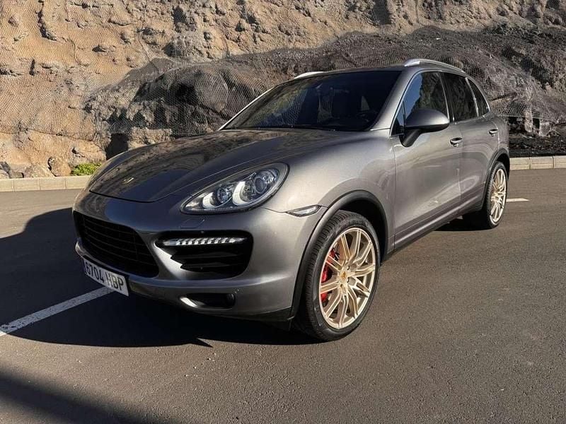 Käytetty Porsche Cayenne Turbo 500 HP (367 kW) 2011 Harmaa Katumaasturi