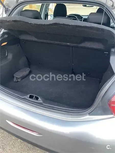 Usado Peugeot 208 Style 110 CV (80 kW) 2015 Gris / plata Utilitario