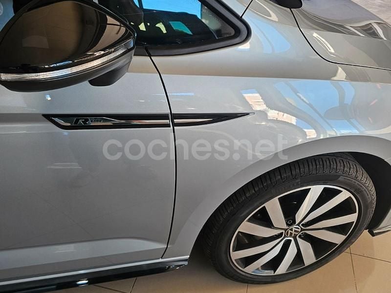 Usado VW Touran R-line 150 CV (110 kW) 2024 Gris / plata Monovolumen