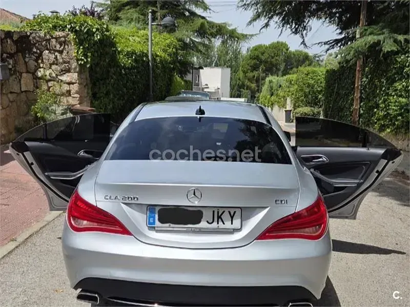 Usado Mercedes CLA200 136 CV (100 kW) 2015 Gris / plata Coupe