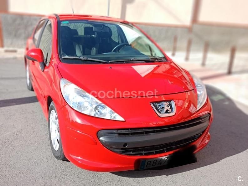 Usado Peugeot 207 70 CV (51 kW) 2008 Rojo Berlina