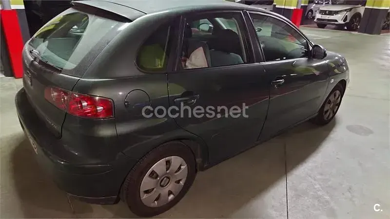 Usado Seat Ibiza Stella 75 CV (55 kW) 2003 Verde Utilitario