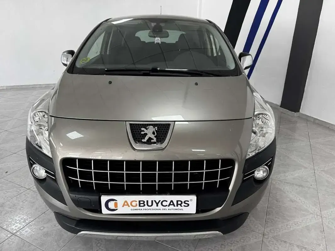 Usado Peugeot 3008 114 CV (83 kW) 2013 Beige Familiar