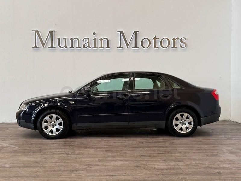 Usado Audi A4 130 CV (95 kW) 2002 Azul Berlina
