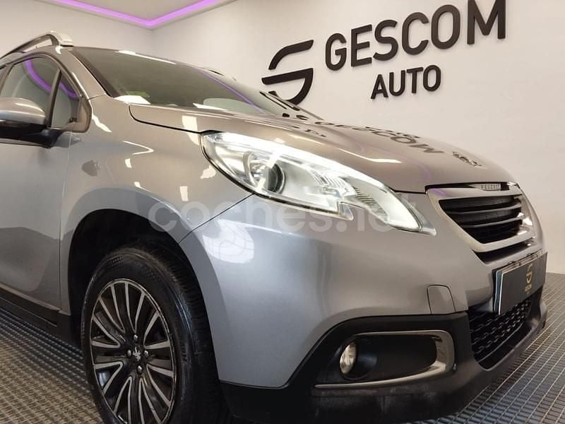 Usado Peugeot 2008 Allure 110 CV (80 kW) 2015 Gris / plata SUV