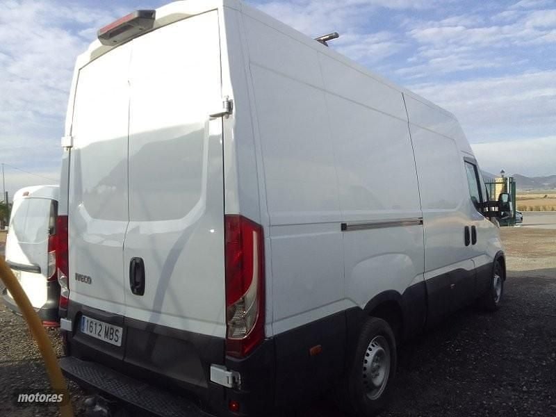 Usado Iveco Daily 160 CV (117 kW) 2022 Blanco Van