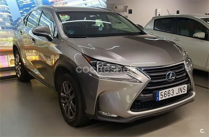 Usado Lexus NX300h Executive Line 197 CV (144 kW) 2016 Gris / plata SUV