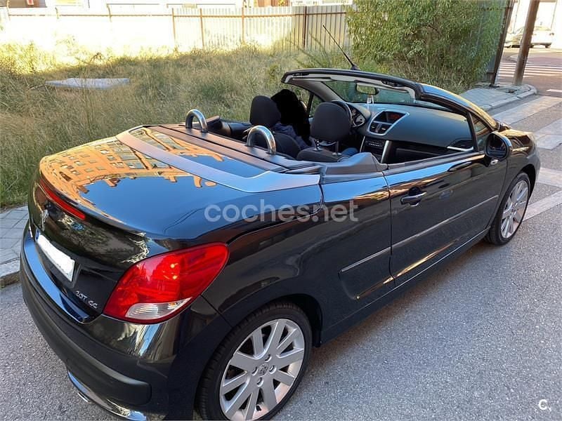 Usado Peugeot 207 CC 120 CV (88 kW) 2013 Negro Descapotable