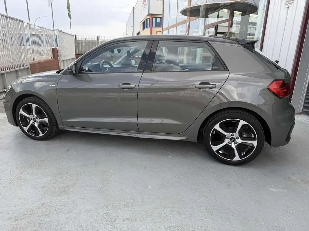 Usado Audi A1 Sportback Black Edition 116 CV (85 kW) 2024 Gris Utilitario
