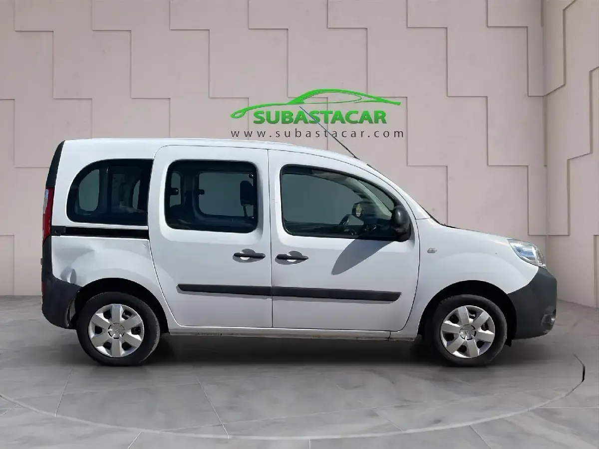 Usado Renault Kangoo 75 CV (55 kW) 2018 Blanco Monovolumen