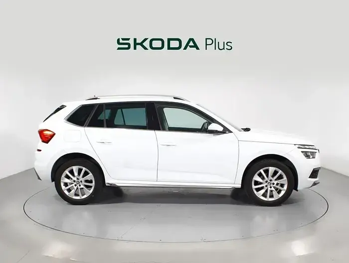 Usado Skoda Kamiq Style 110 CV (80 kW) 2022 Blanco SUV