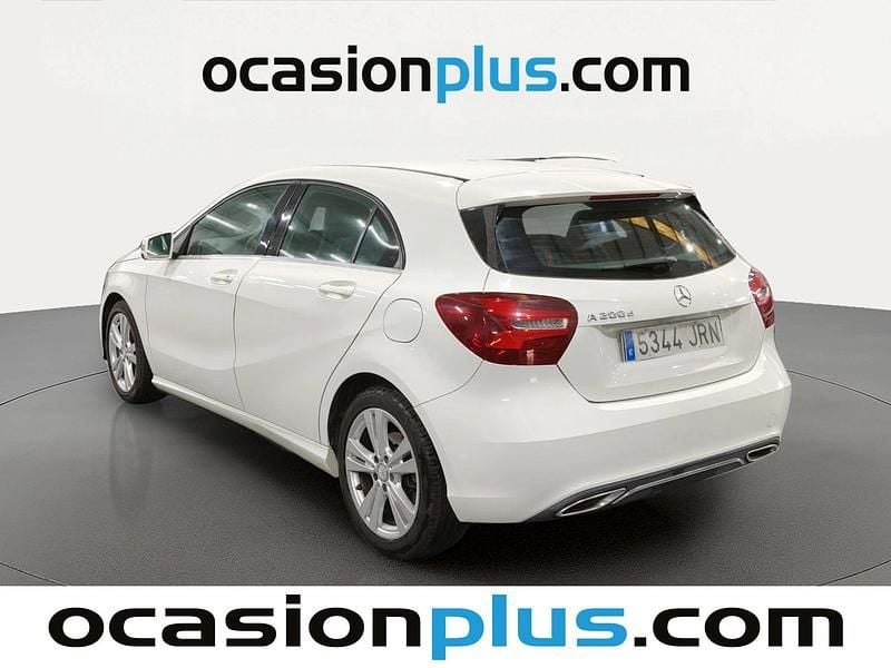 Usado Mercedes A200 Style 136 CV (100 kW) 2016 Blanco Utilitario