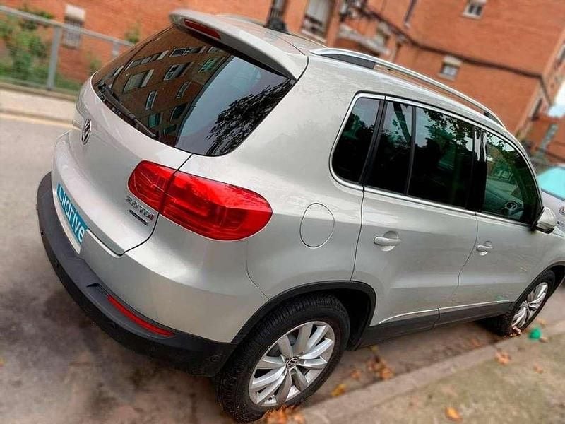 Usado VW Tiguan Sportline 140 CV (102 kW) 2012 Gris SUV
