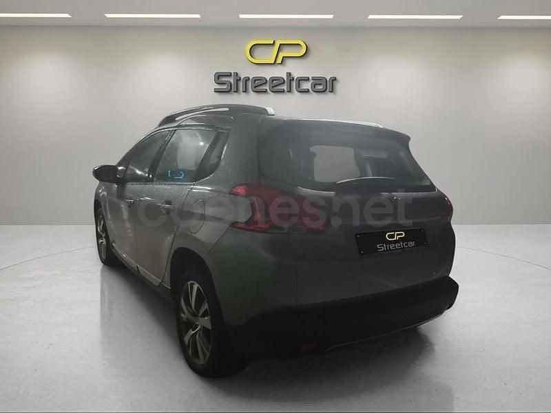 Usado Peugeot 2008 Allure 100 CV (73 kW) 2015 Gris / plata SUV