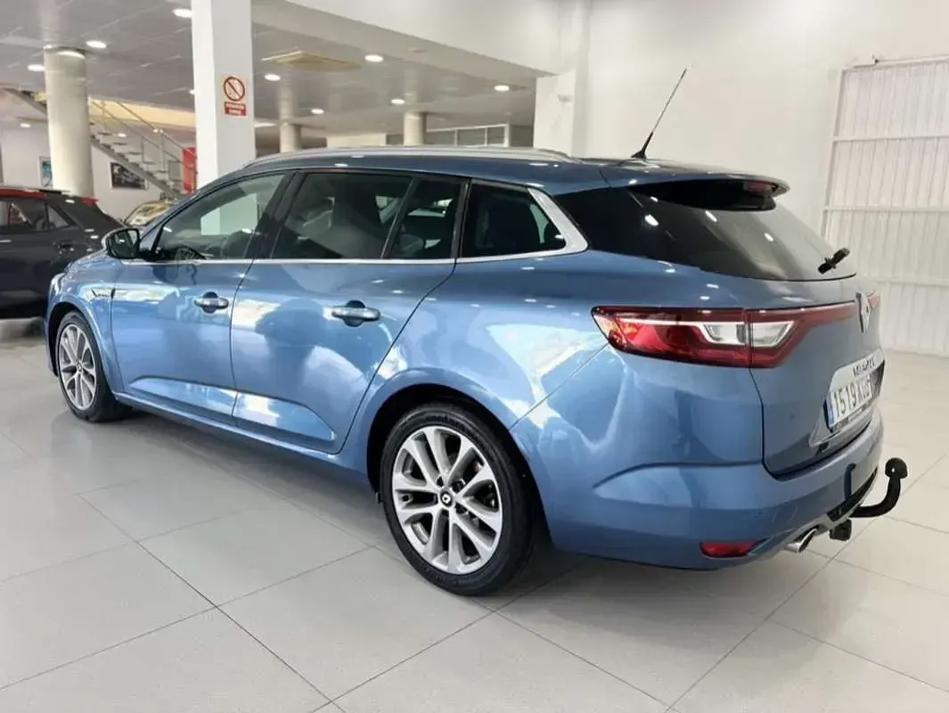 Usado Renault Mégane IV Bose Edition 131 CV (96 kW) 2017 Azul Utilitario