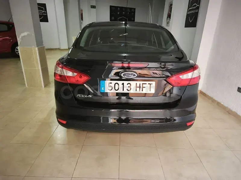 Usado Ford Focus Trend 115 CV (84 kW) 2011 Negro Berlina