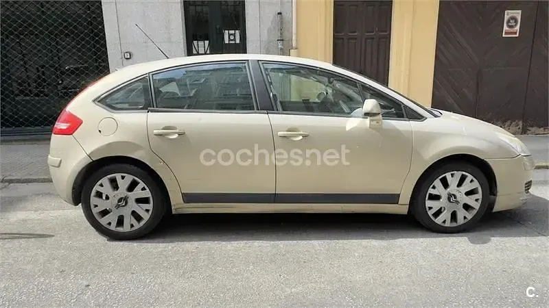Usado Citroën C4 110 CV (80 kW) 2007 Beige Berlina