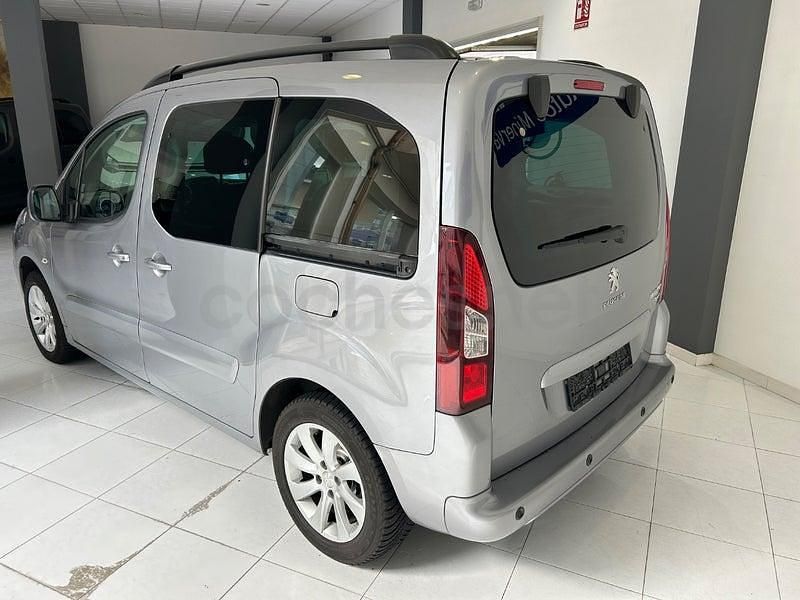 Usado Peugeot Partner Tepee Active 120 CV (88 kW) 2016 Gris / plata Monovolumen