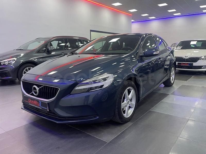 Usado Volvo V40 Kinetic 120 HP (88 kW) 2018 Azul Sedan