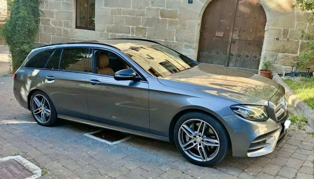 Usado Mercedes E350 257 CV (189 kW) 2017 Gris Familiar