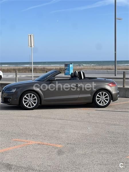 Usado Audi TT Roadster 160 CV (117 kW) 2013 Gris / plata Descapotable