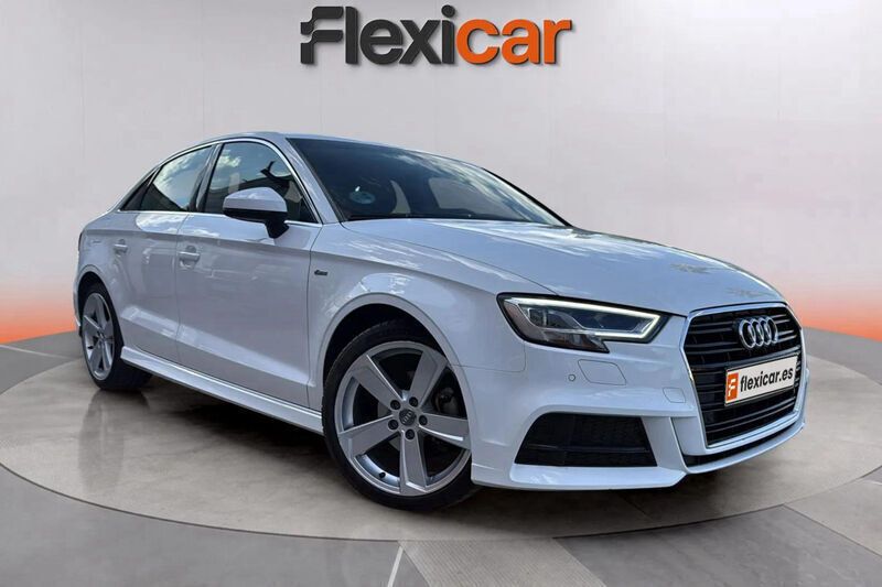 Usado Audi A3 Attraction 117 CV (86 kW) 2018 Blanco Berlina