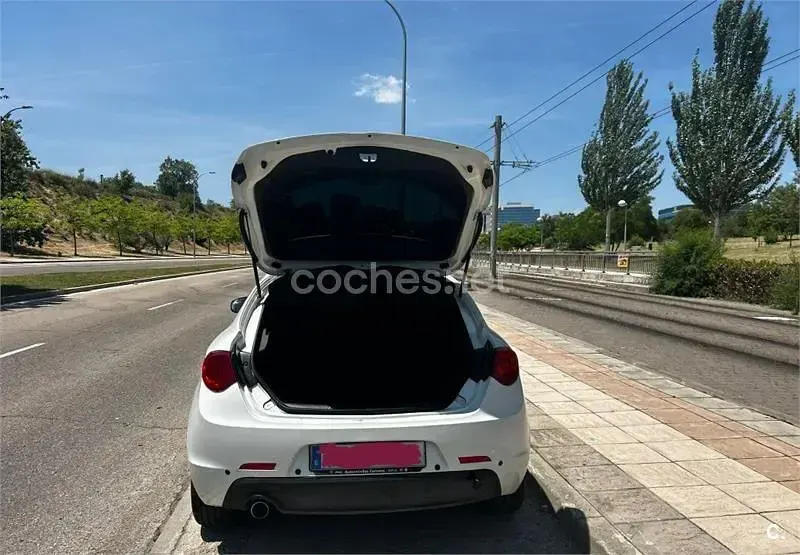 Usado Alfa Romeo Giulietta Progression 105 CV (77 kW) 2014 Blanco Utilitario