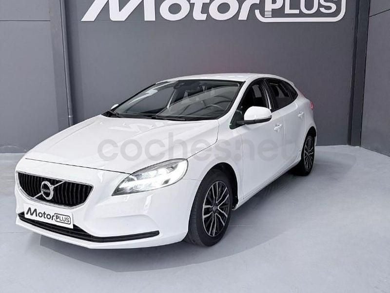 Usado Volvo V40 Kinetic 120 CV (88 kW) 2019 Blanco Berlina