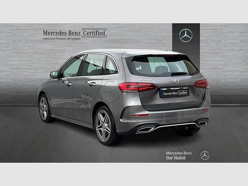 Usado Mercedes B250e AMG line 218 CV (160 kW) 2021 Gris Monovolumen
